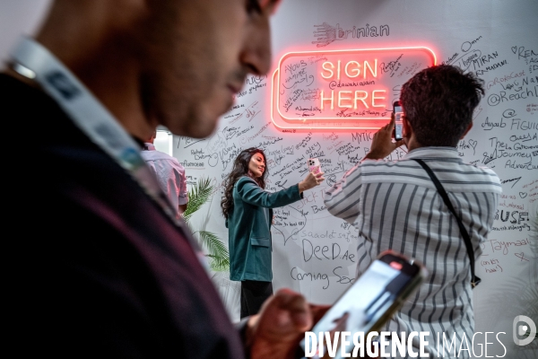 Logos de résaux sociaux : X, TikTok, Instagram, Linkedin...
