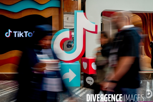 Logos de résaux sociaux : X, TikTok, Instagram, Linkedin...