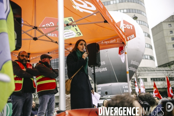 Rassemblement de la CGT contre les licenciements