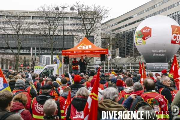 Rassemblement de la CGT contre les licenciements