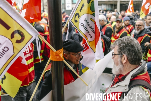 Rassemblement de la CGT contre les licenciements