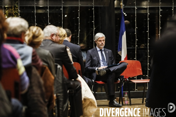 LAURENT WAUQUIEZ EN deplacement a l hay-les-roses aupres du depute vincent jeanbrun.