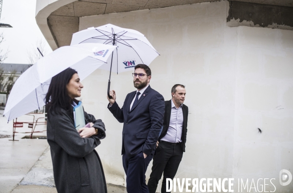 LAURENT WAUQUIEZ EN deplacement a l hay-les-roses aupres du depute vincent jeanbrun.