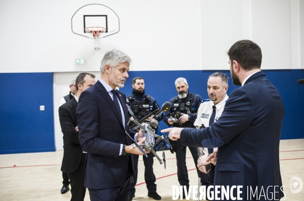 LAURENT WAUQUIEZ EN deplacement a l hay-les-roses aupres du depute vincent jeanbrun.