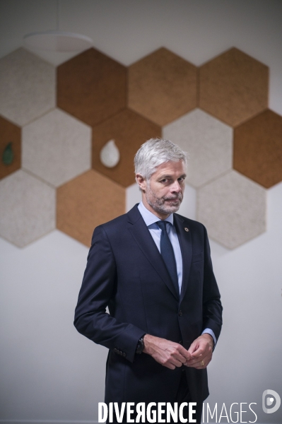 LAURENT WAUQUIEZ EN deplacement a l hay-les-roses aupres du depute vincent jeanbrun.