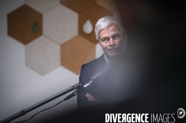 LAURENT WAUQUIEZ EN deplacement a l hay-les-roses aupres du depute vincent jeanbrun.