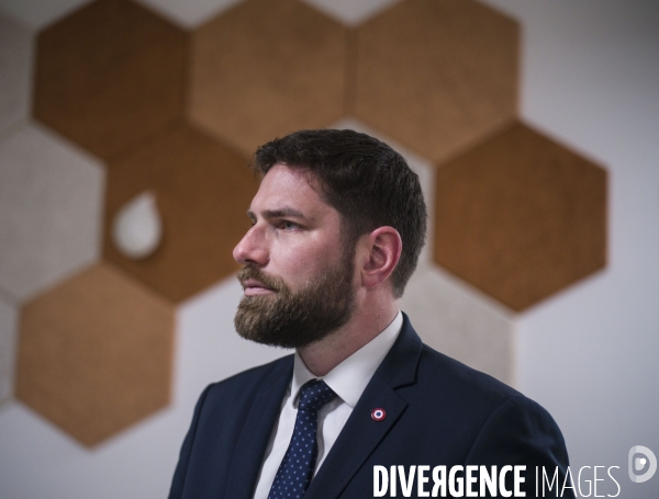 LAURENT WAUQUIEZ EN deplacement a l hay-les-roses aupres du depute vincent jeanbrun.