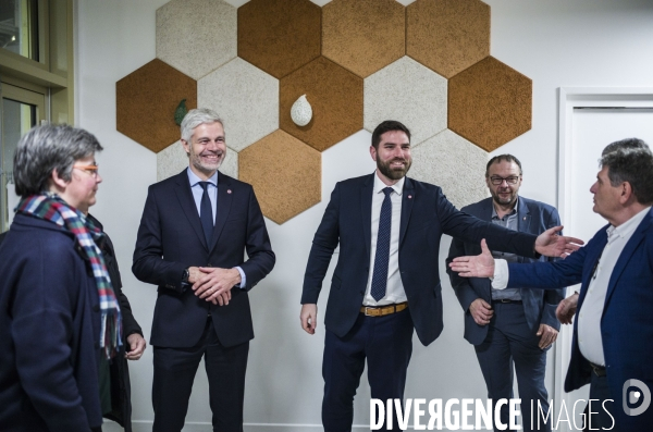 LAURENT WAUQUIEZ EN deplacement a l hay-les-roses aupres du depute vincent jeanbrun.