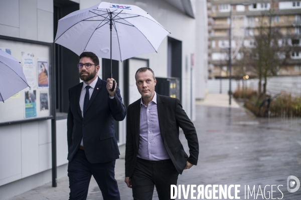 LAURENT WAUQUIEZ EN deplacement a l hay-les-roses aupres du depute vincent jeanbrun.