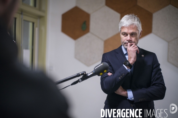 LAURENT WAUQUIEZ EN deplacement a l hay-les-roses aupres du depute vincent jeanbrun.