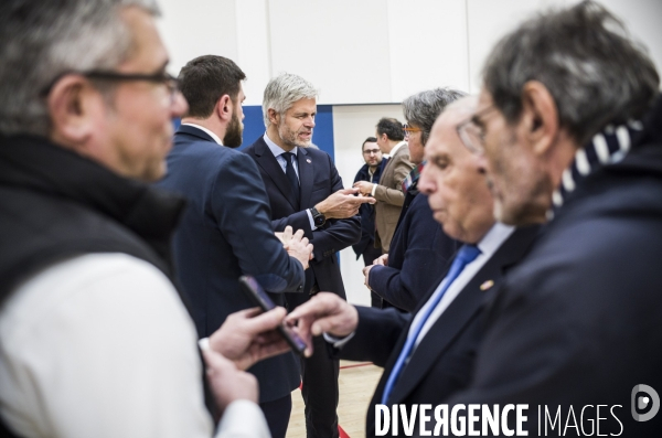 LAURENT WAUQUIEZ EN deplacement a l hay-les-roses aupres du depute vincent jeanbrun.