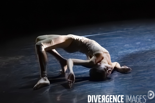 REVUE de  Sarah Adjou