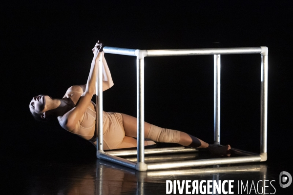 REVUE de  Sarah Adjou