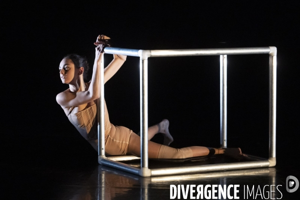 REVUE de  Sarah Adjou