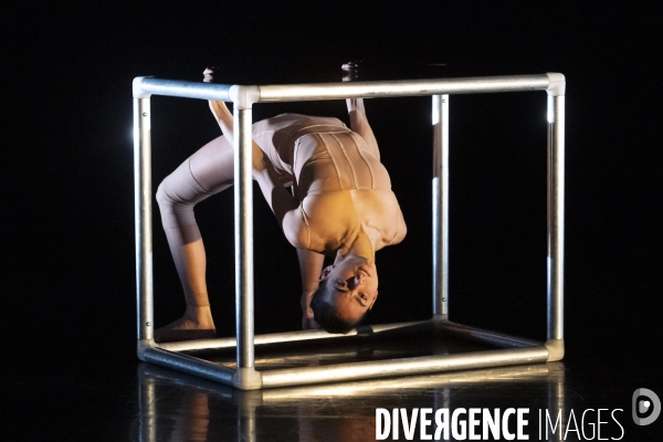 REVUE de  Sarah Adjou