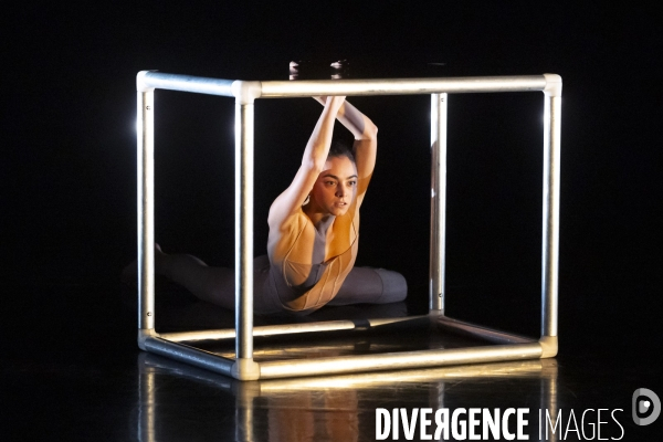 REVUE de  Sarah Adjou