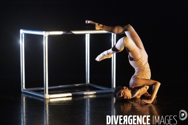 REVUE de  Sarah Adjou