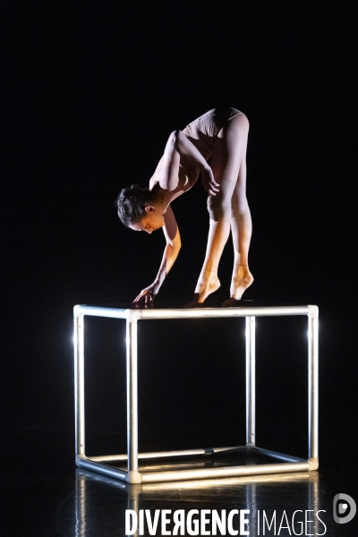 REVUE de  Sarah Adjou