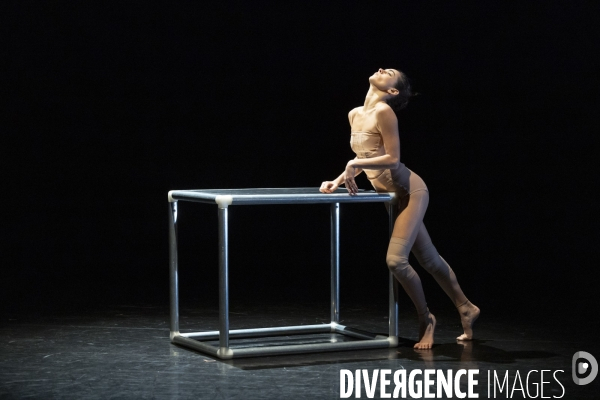 REVUE de  Sarah Adjou
