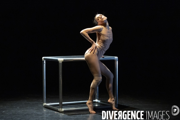 REVUE de  Sarah Adjou