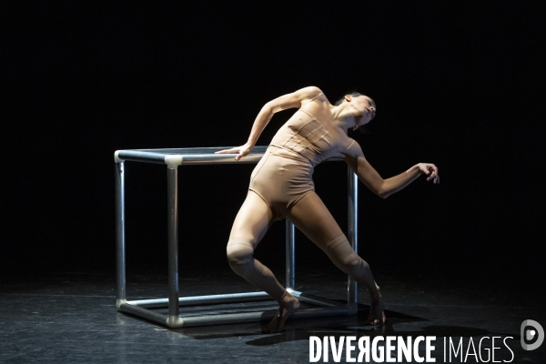 REVUE de  Sarah Adjou