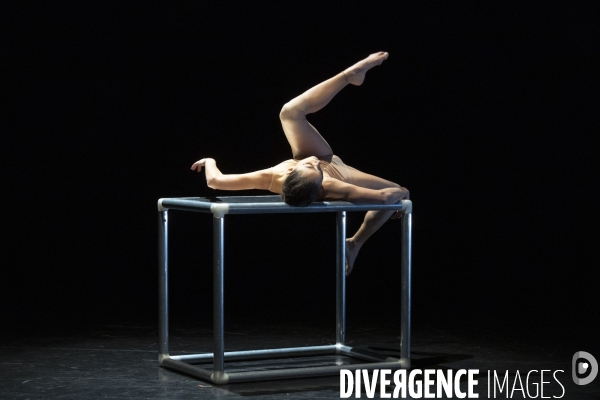 REVUE de  Sarah Adjou