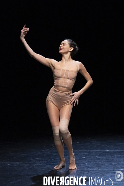 REVUE de  Sarah Adjou