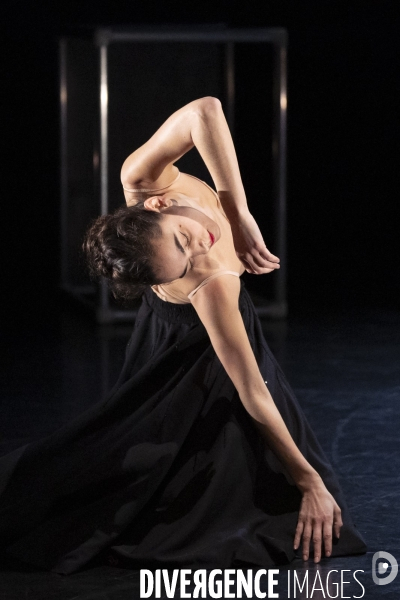 REVUE de  Sarah Adjou