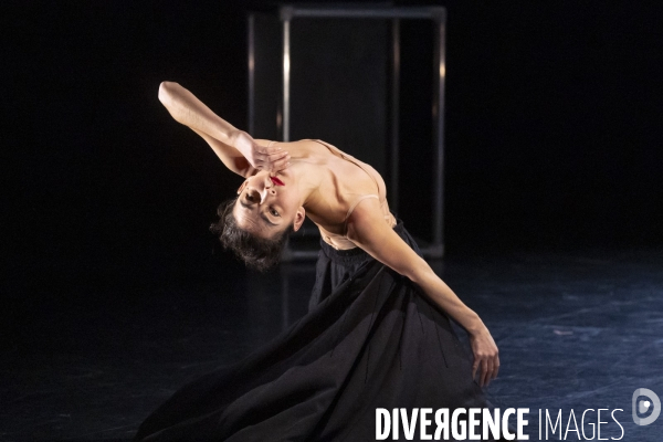 REVUE de  Sarah Adjou