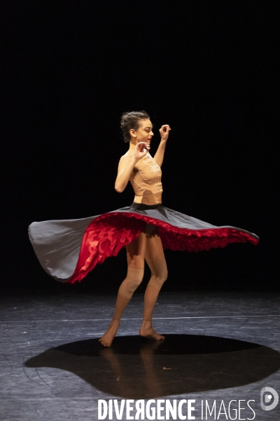 REVUE de  Sarah Adjou