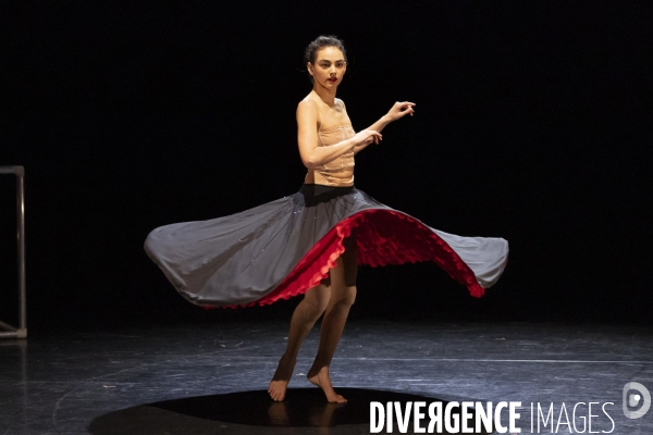 REVUE de  Sarah Adjou