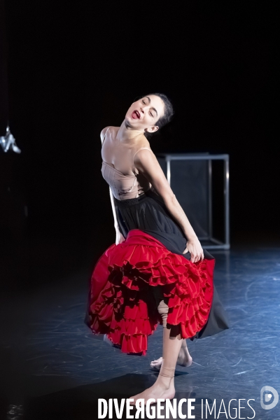 REVUE de  Sarah Adjou