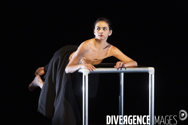 REVUE de  Sarah Adjou