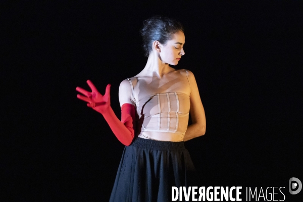 REVUE de  Sarah Adjou