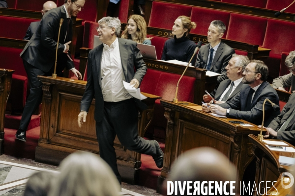49.3 pour le Budget et la Sécurité sociale.