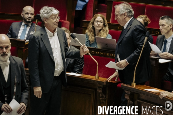 49.3 pour le Budget et la Sécurité sociale.