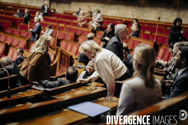 49.3 pour le Budget et la Sécurité sociale.