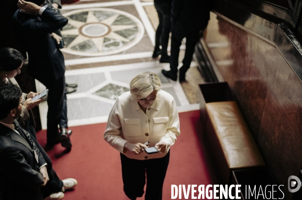 49.3 pour le Budget et la Sécurité sociale.