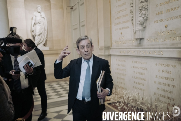 Motion de censure portée par LFI contre le 49.3
