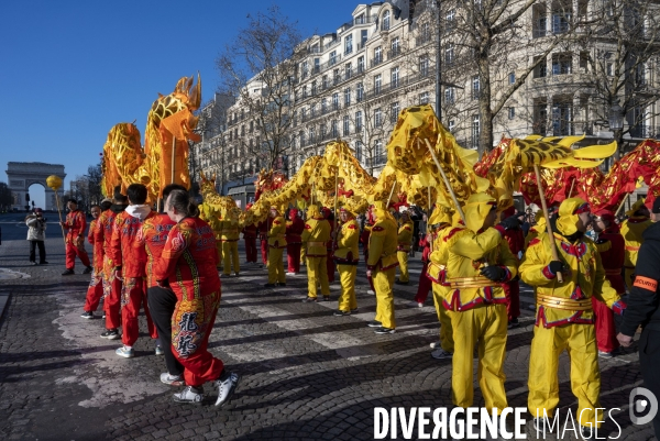 NOUVEL AN CHINOIS sur les Champs-Elysees a Paris