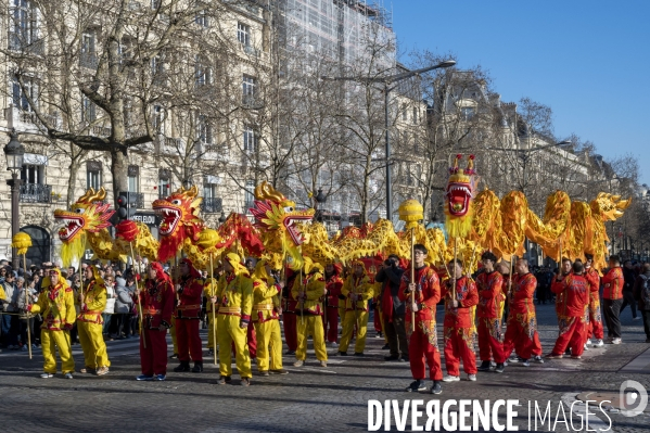 NOUVEL AN CHINOIS sur les Champs-Elysees a Paris