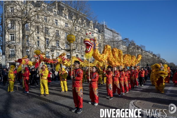 NOUVEL AN CHINOIS sur les Champs-Elysees a Paris