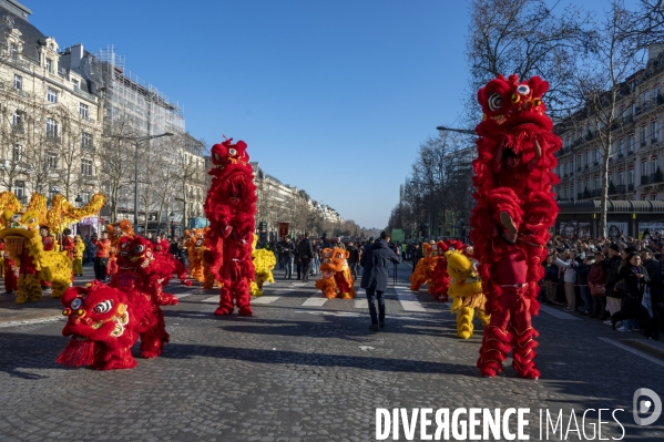 NOUVEL AN CHINOIS sur les Champs-Elysees a Paris