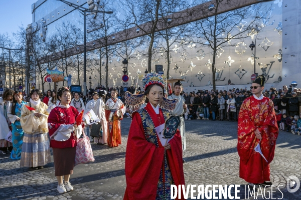 NOUVEL AN CHINOIS sur les Champs-Elysees a Paris