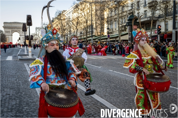 NOUVEL AN CHINOIS sur les Champs-Elysees a Paris
