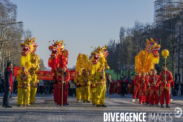 NOUVEL AN CHINOIS sur les Champs-Elysees a Paris