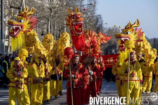 NOUVEL AN CHINOIS sur les Champs-Elysees a Paris