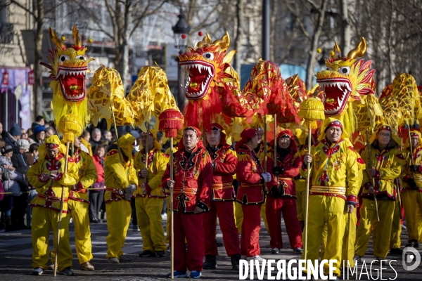 NOUVEL AN CHINOIS sur les Champs-Elysees a Paris