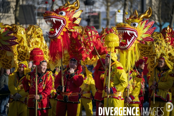 NOUVEL AN CHINOIS sur les Champs-Elysees a Paris