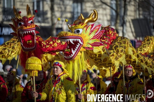NOUVEL AN CHINOIS sur les Champs-Elysees a Paris